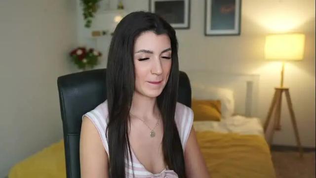 Image 3 of julia_roca Stream on Chaturbate on 2 months ago