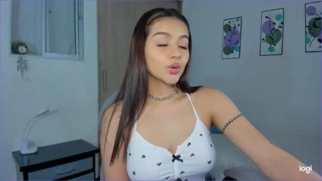 Image 2 of julia_strauns Stream on Chaturbate on 14 months ago