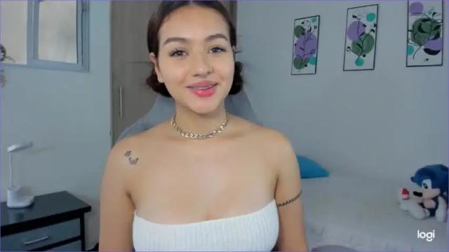 Image 8 of julia_strauns Stream on Chaturbate on 14 months ago