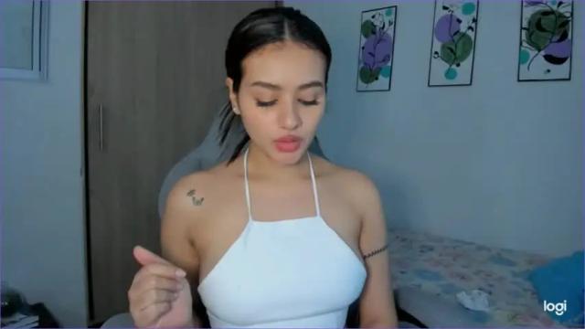 Image 2 of julia_strauns Stream on Chaturbate on 12 months ago