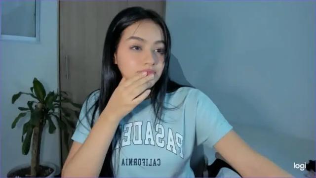 Image 2 of julia_strauns Stream on Chaturbate on 12 months ago