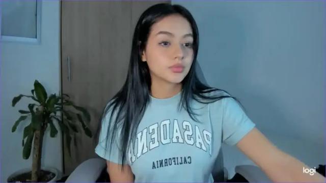 Image 3 of julia_strauns Stream on Chaturbate on 12 months ago