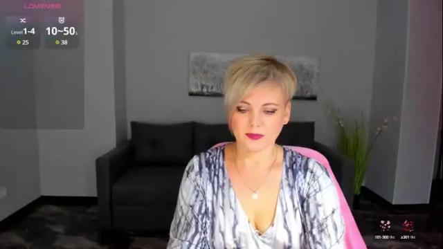 Image 8 of julia_wilsons Stream on Chaturbate on 1 month ago