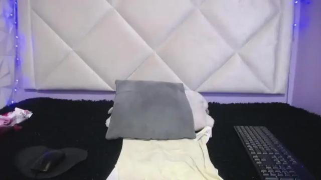 Image 4 of juliagrace_ Stream on Chaturbate on 17 months ago