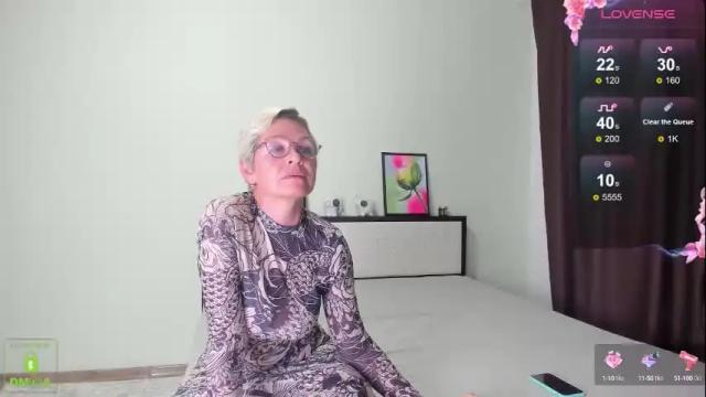 Image 7 of juliahicks Stream on Chaturbate on 6 months ago