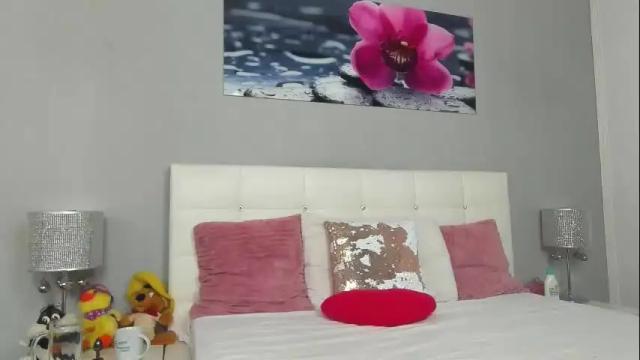 Image 10 of juliahunts Stream on Chaturbate on 1 month ago