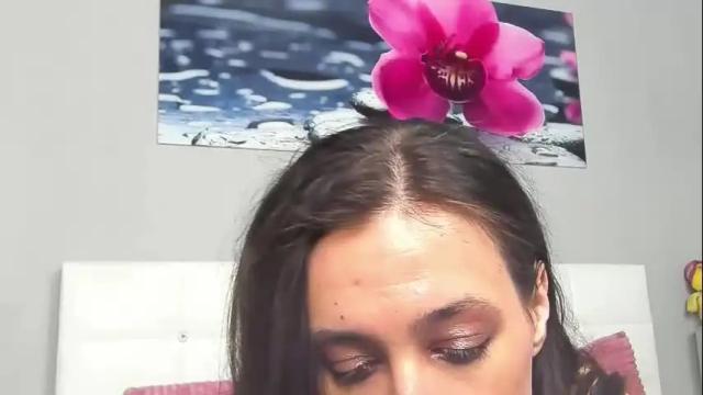 Image 3 of juliahunts Stream on Chaturbate on 1 month ago