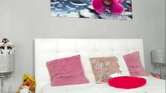 Image 2 of juliahunts Stream on Chaturbate on 1 month ago