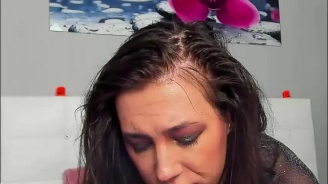 Image 2 of juliahunts Stream on Chaturbate on 1 month ago