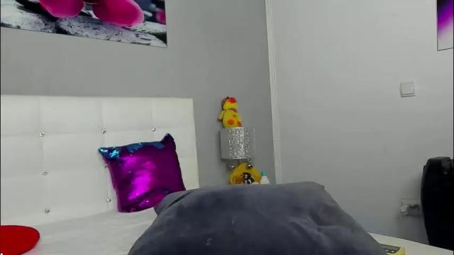 Image 6 of juliahunts Stream on Chaturbate on 21 days ago