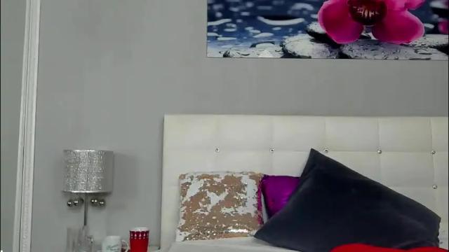 Image 2 of juliahunts Stream on Chaturbate on 12 days ago