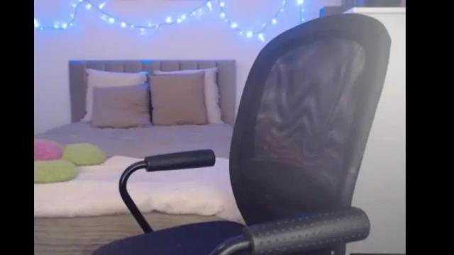 Image 2 of julialiones Stream on Chaturbate on 13 months ago