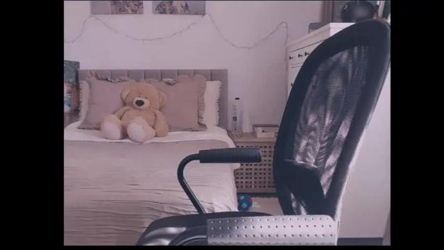 Image 4 of julialiones Stream on Chaturbate on 1 month ago