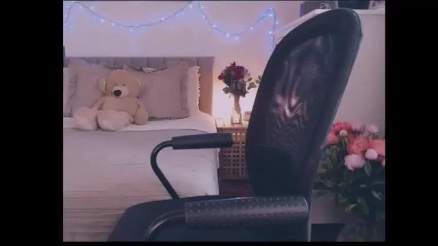 Image 7 of julialiones Stream on Chaturbate on 23 days ago