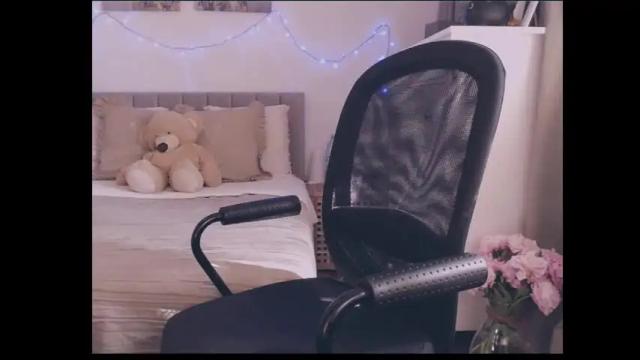 Image 10 of julialiones Stream on Chaturbate on 3 days ago