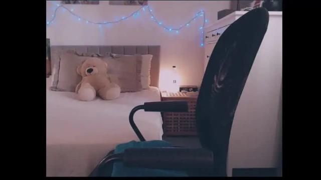 Image 3 of julialiones Stream on Chaturbate on 26 days ago