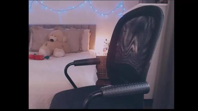 Image 10 of julialiones Stream on Chaturbate on 8 days ago