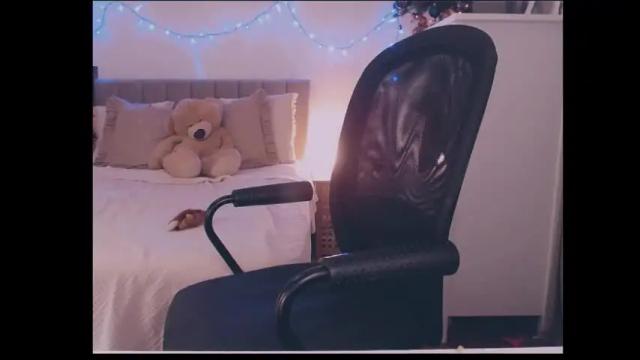 Image 2 of julialiones Stream on Chaturbate on 1 month ago