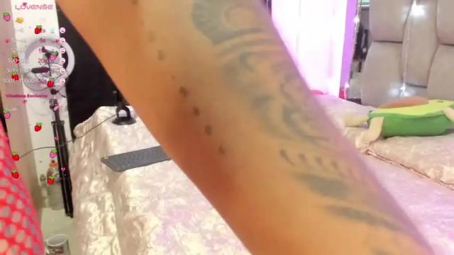 Image 6 of juliana_loperaa Stream on Chaturbate on 13 months ago