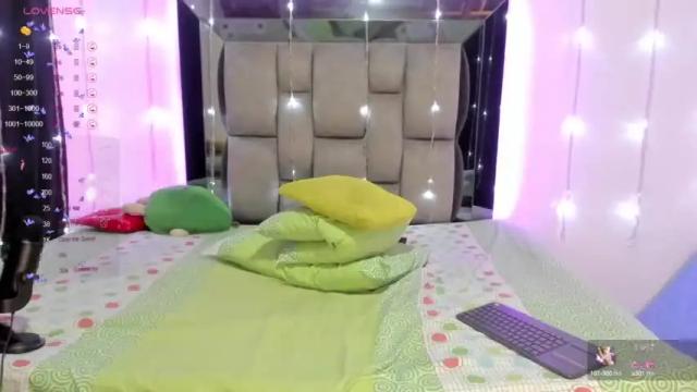 Image 8 of juliana_loperaa Stream on Chaturbate on 15 months ago