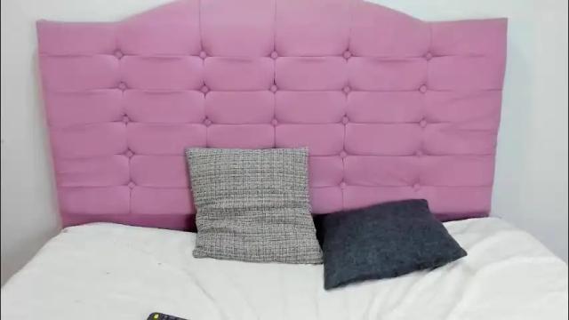 Image 2 of juliana_ls Stream on Chaturbate on 1 month ago