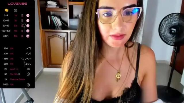 Image 8 of juliana_tramel Stream on Chaturbate on 16 months ago