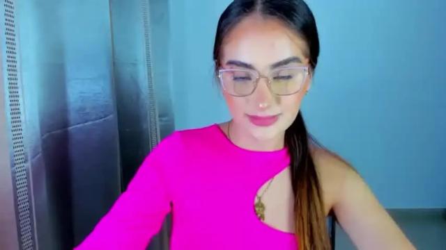 Image 4 of juliana_tramel Stream on Chaturbate on 14 months ago