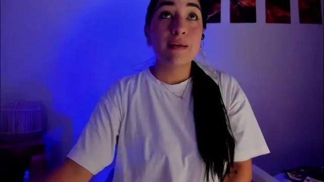 Image 12 of julianags_ Stream on Chaturbate on 20 hours ago