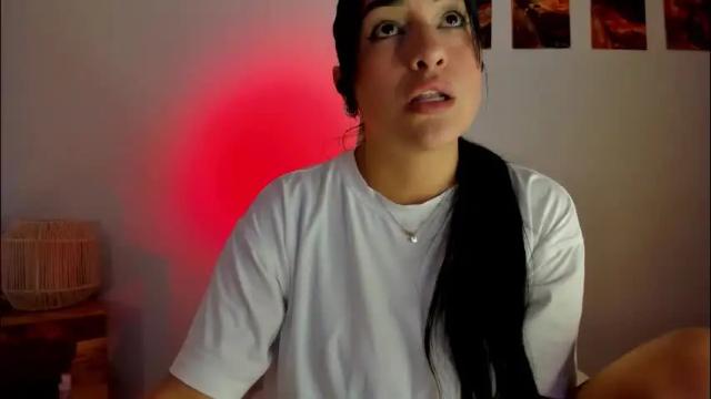 Image 8 of julianags_ Stream on Chaturbate on 20 hours ago