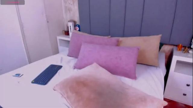 Image 4 of julianamiller Stream on Chaturbate on 2 months ago