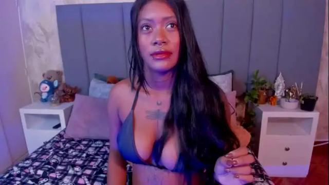 Image 2 of julianamiller Stream on Chaturbate on 9 days ago