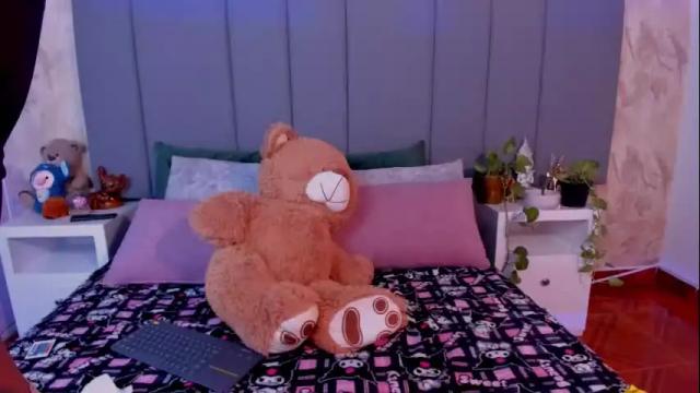 Image 2 of julianamiller Stream on Chaturbate on 3 days ago