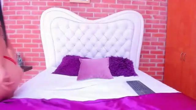 Image 10 of julianita_santos Stream on Chaturbate on 19 months ago