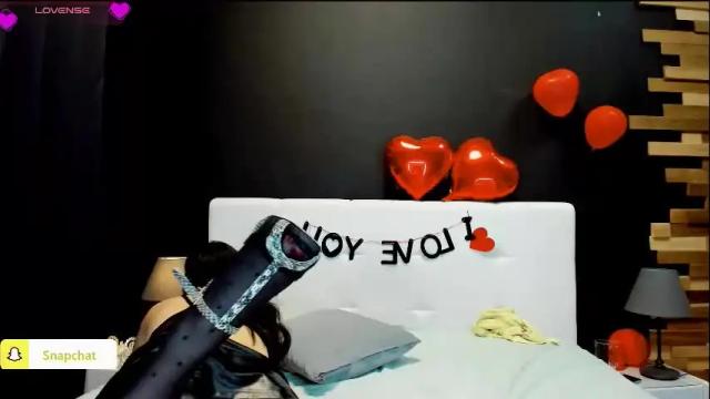 Image 6 of julianna_jamii Stream on Chaturbate on 2 months ago