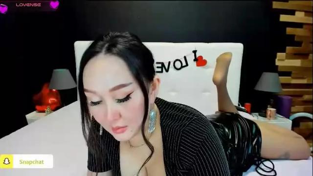 Image 12 of julianna_jamii Stream on Chaturbate on 1 month ago