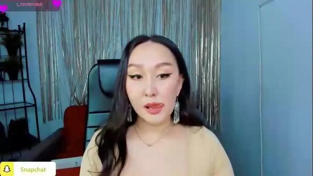 Image 2 of julianna_jamii Stream on Chaturbate on 1 month ago