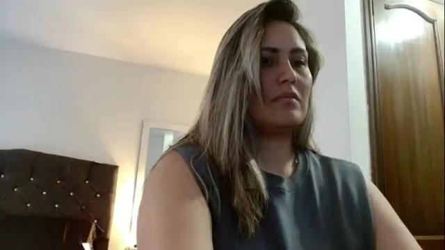 Image 2 of julianna_rojas Stream on Chaturbate on 1 month ago