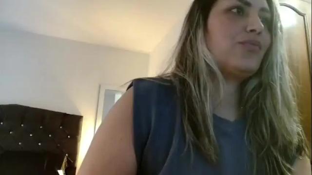 Image 3 of julianna_rojas Stream on Chaturbate on 1 month ago