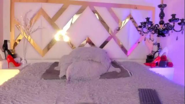Image 4 of julianna_saenz Stream on Chaturbate on 1 month ago