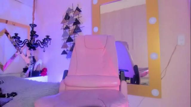 Image 11 of julianna_saenz Stream on Chaturbate on 29 days ago