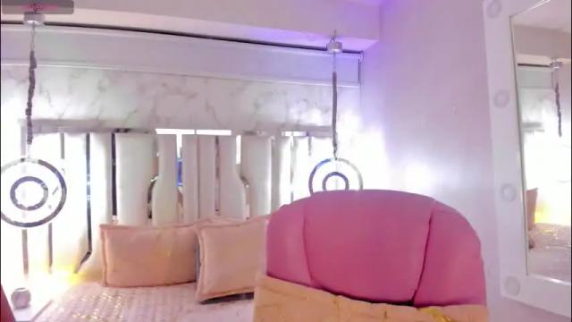 Image 12 of julianna_saenz Stream on Chaturbate on 2 months ago