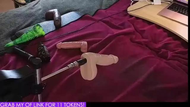 Image 2 of juliannmilfnextdoor Stream on Chaturbate on 7 days ago