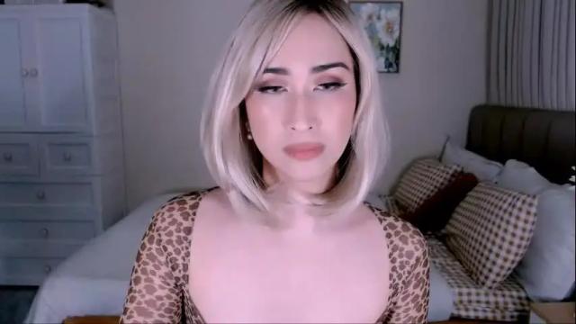 Image 2 of juliarichards Stream on Chaturbate on 2 months ago