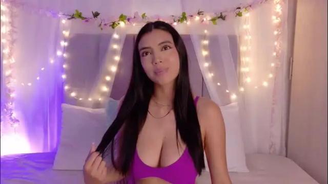 Image 3 of julie_bennet Stream on Chaturbate on 1 month ago