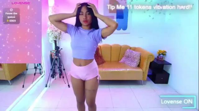 Image 3 of julie_coper Stream on Chaturbate on 4 months ago