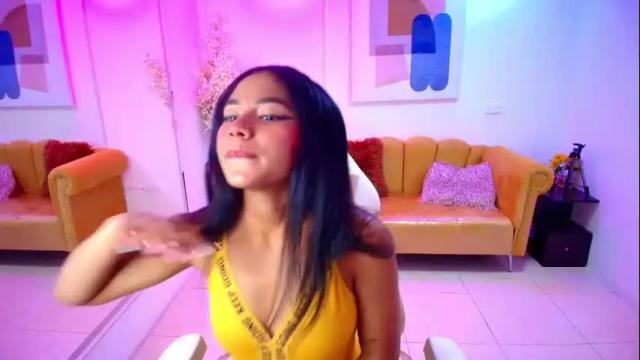 Image 3 of julie_coper Stream on Chaturbate on 4 months ago