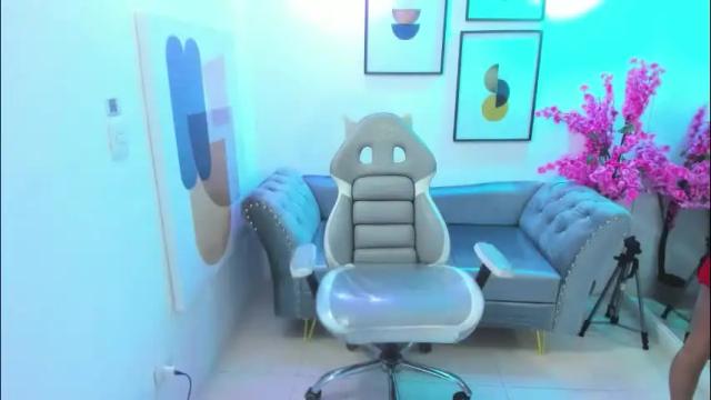 Image 2 of julie_coper Stream on Chaturbate on 2 months ago