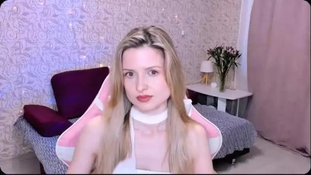 Image 2 of julie_flores Stream on Chaturbate on 5 months ago