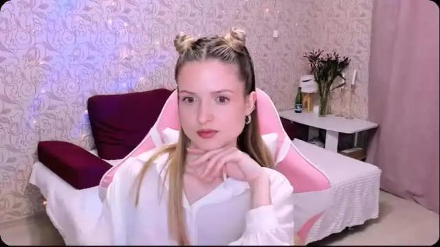 Image 2 of julie_flores Stream on Chaturbate on 5 months ago