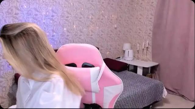 Image 7 of julie_flores Stream on Chaturbate on 5 months ago